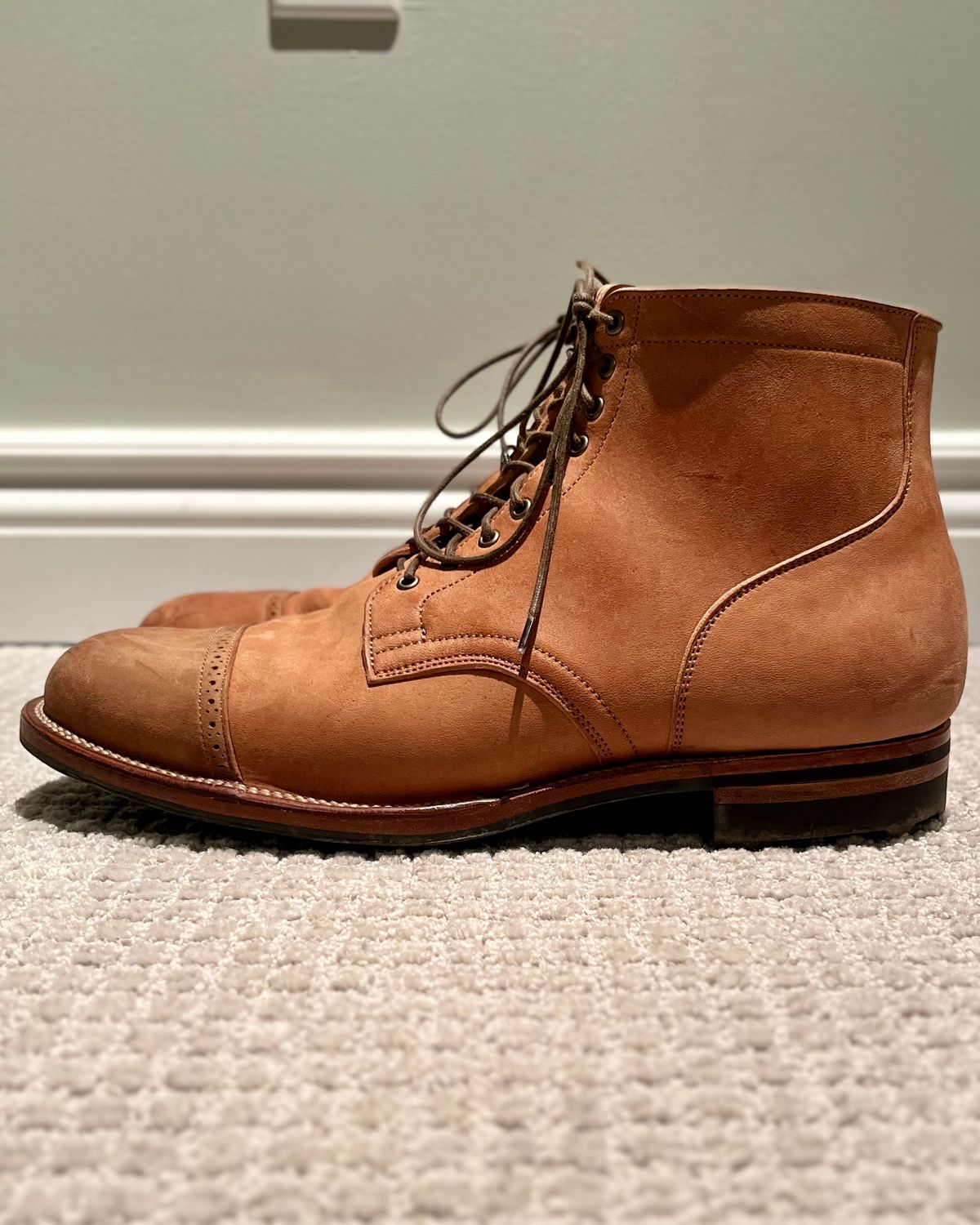 Photo by CellBlaster on November 6, 2023 of the Viberg Service Boot BCT in Horween Natural Crust Double Cordovan.