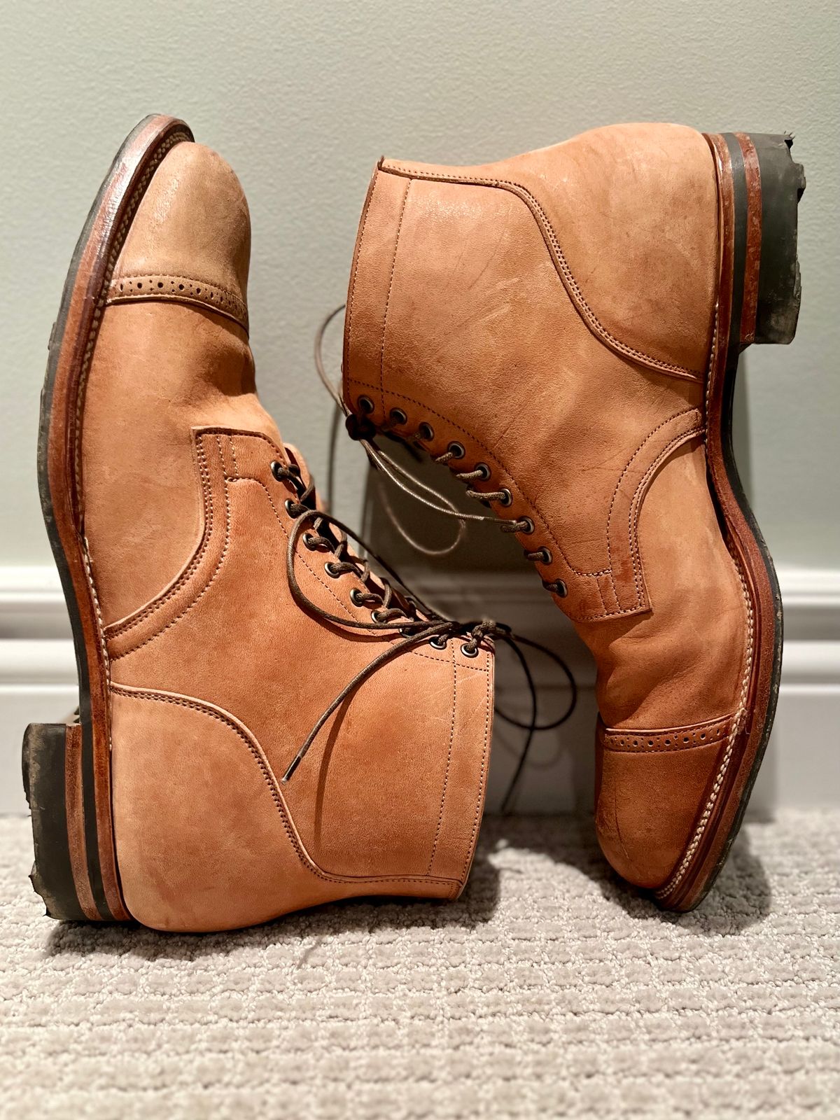 Photo by CellBlaster on November 6, 2023 of the Viberg Service Boot BCT in Horween Natural Crust Double Cordovan.