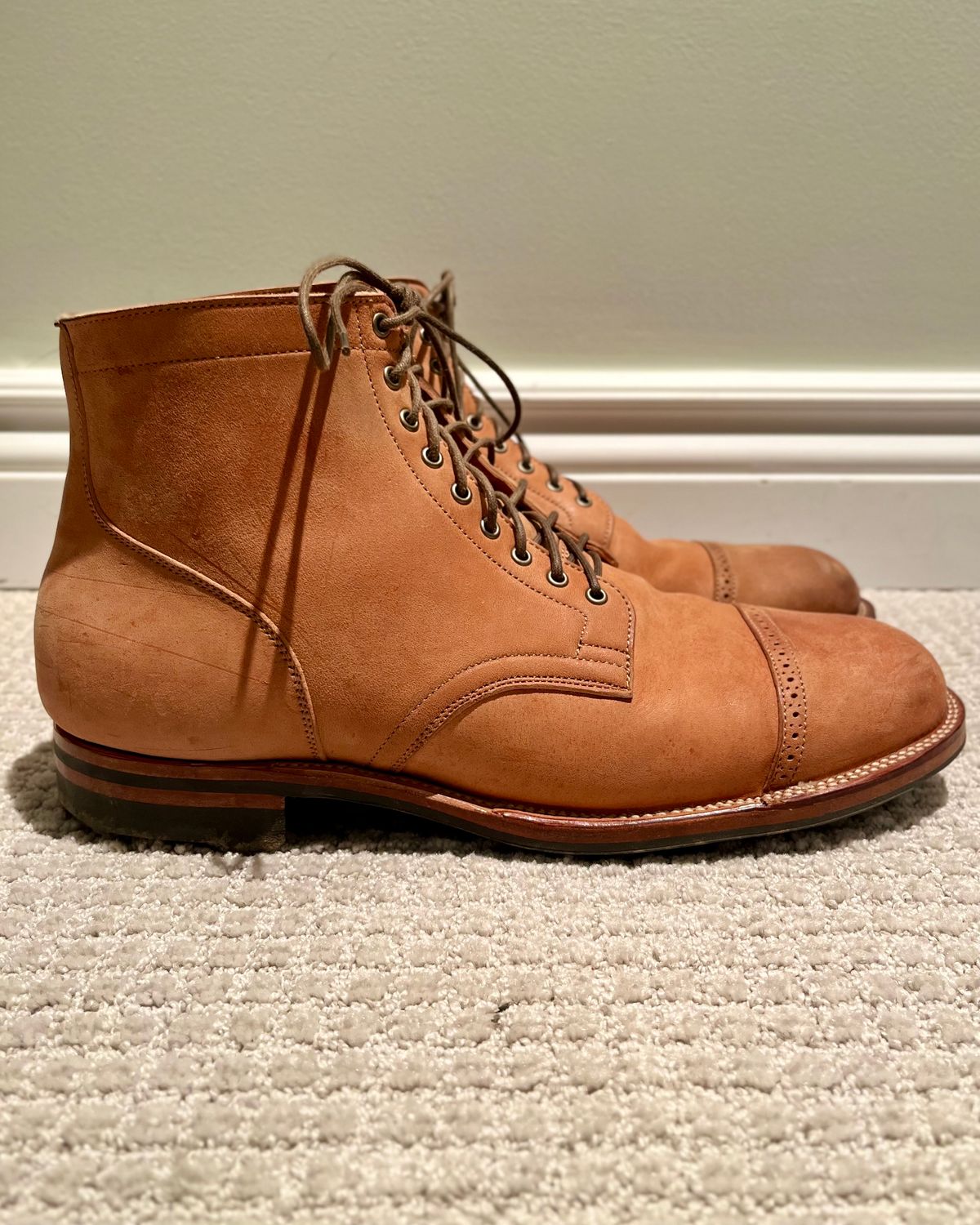 Photo by CellBlaster on November 6, 2023 of the Viberg Service Boot BCT in Horween Natural Crust Double Cordovan.