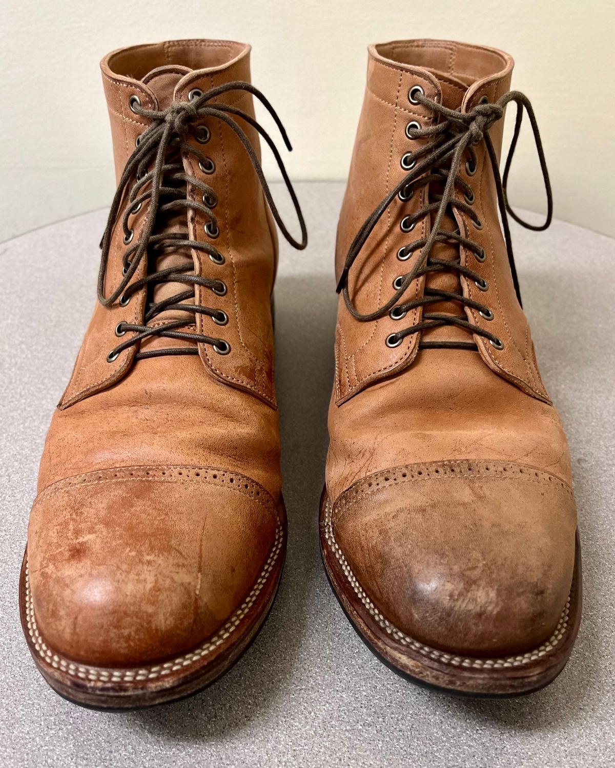 Photo by CellBlaster on December 5, 2023 of the Viberg Service Boot BCT in Horween Natural Crust Double Cordovan.