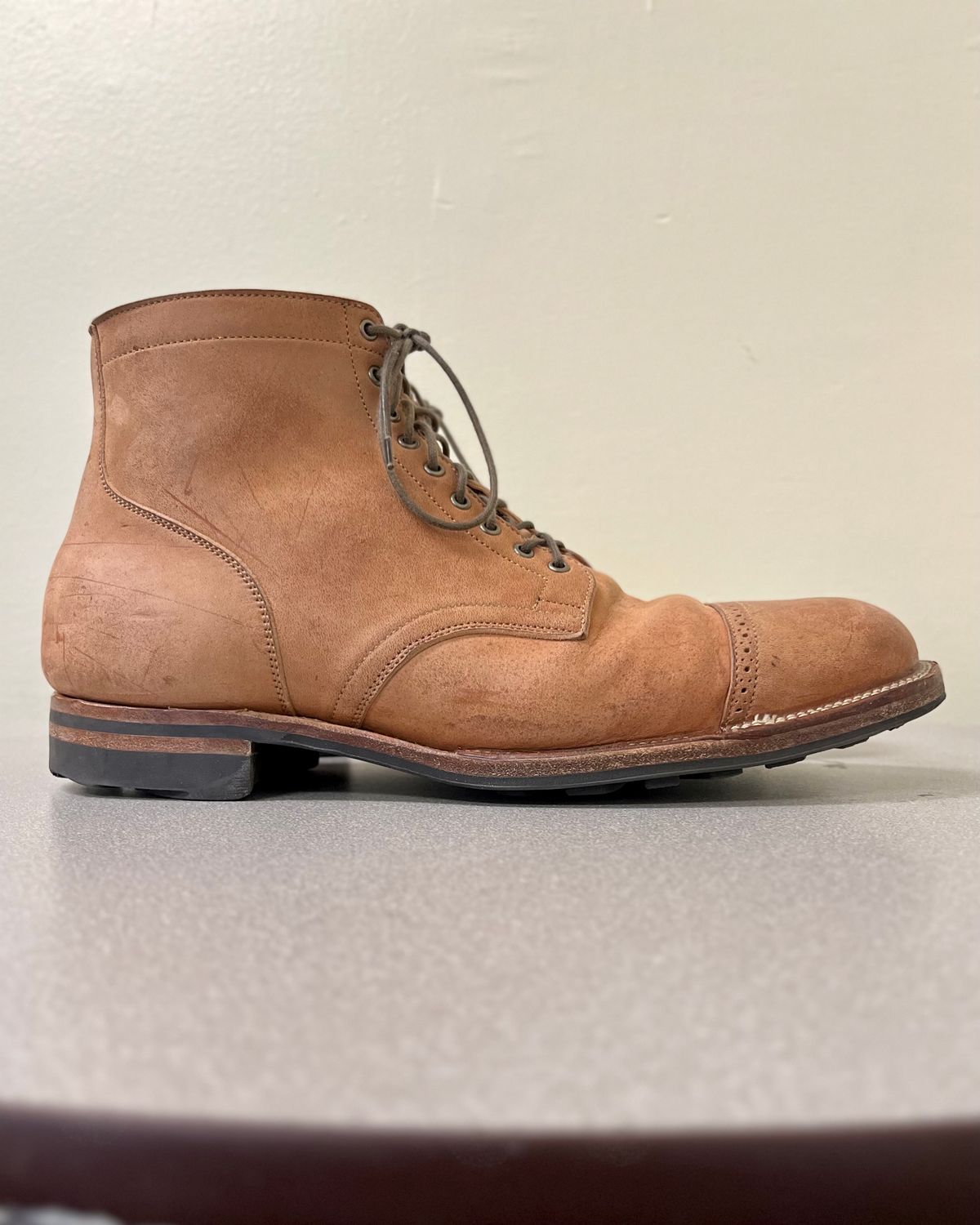 Photo by CellBlaster on December 5, 2023 of the Viberg Service Boot BCT in Horween Natural Crust Double Cordovan.