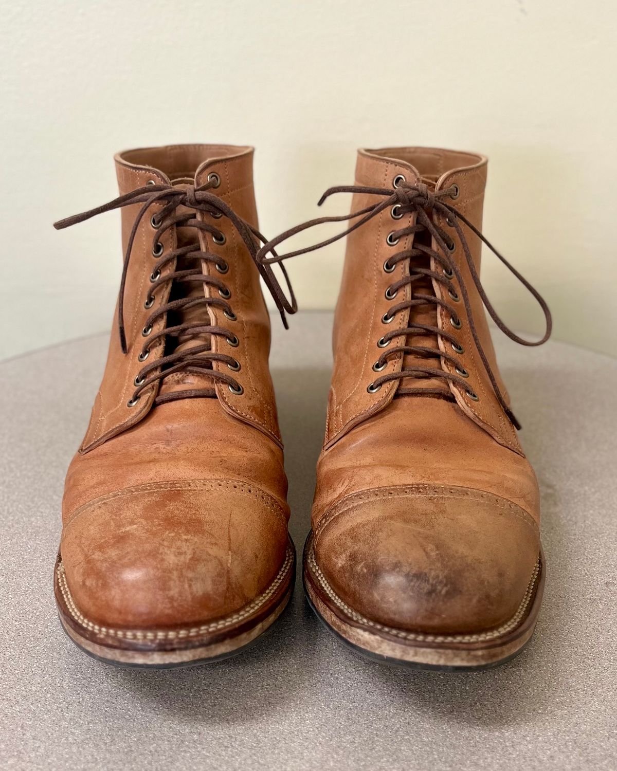 Photo by CellBlaster on January 3, 2024 of the Viberg Service Boot BCT in Horween Natural Crust Double Cordovan.