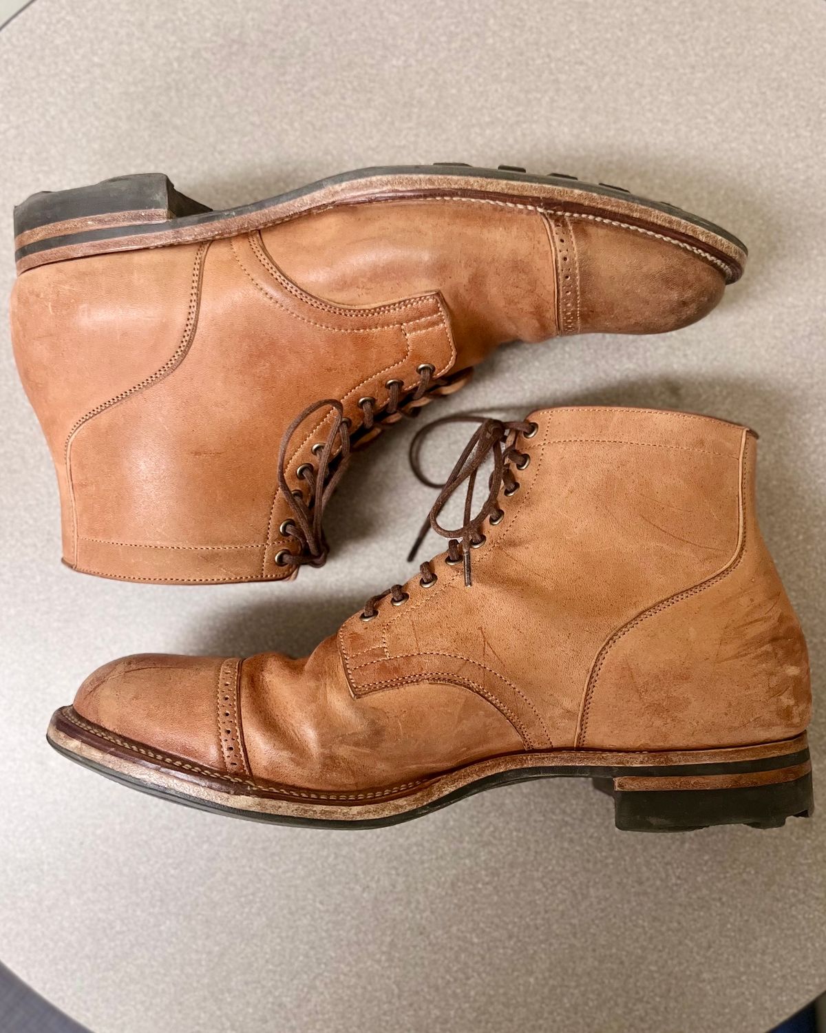 Photo by CellBlaster on January 3, 2024 of the Viberg Service Boot BCT in Horween Natural Crust Double Cordovan.