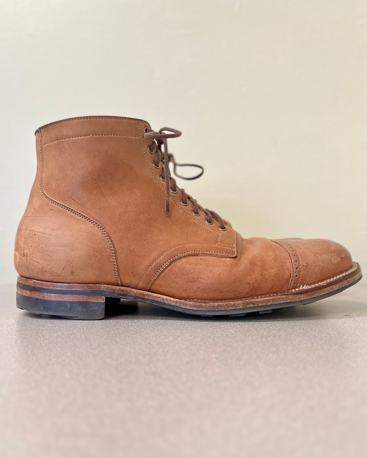 Photo by CellBlaster on January 3, 2024 of the Viberg Service Boot BCT in Horween Natural Crust Double Cordovan.