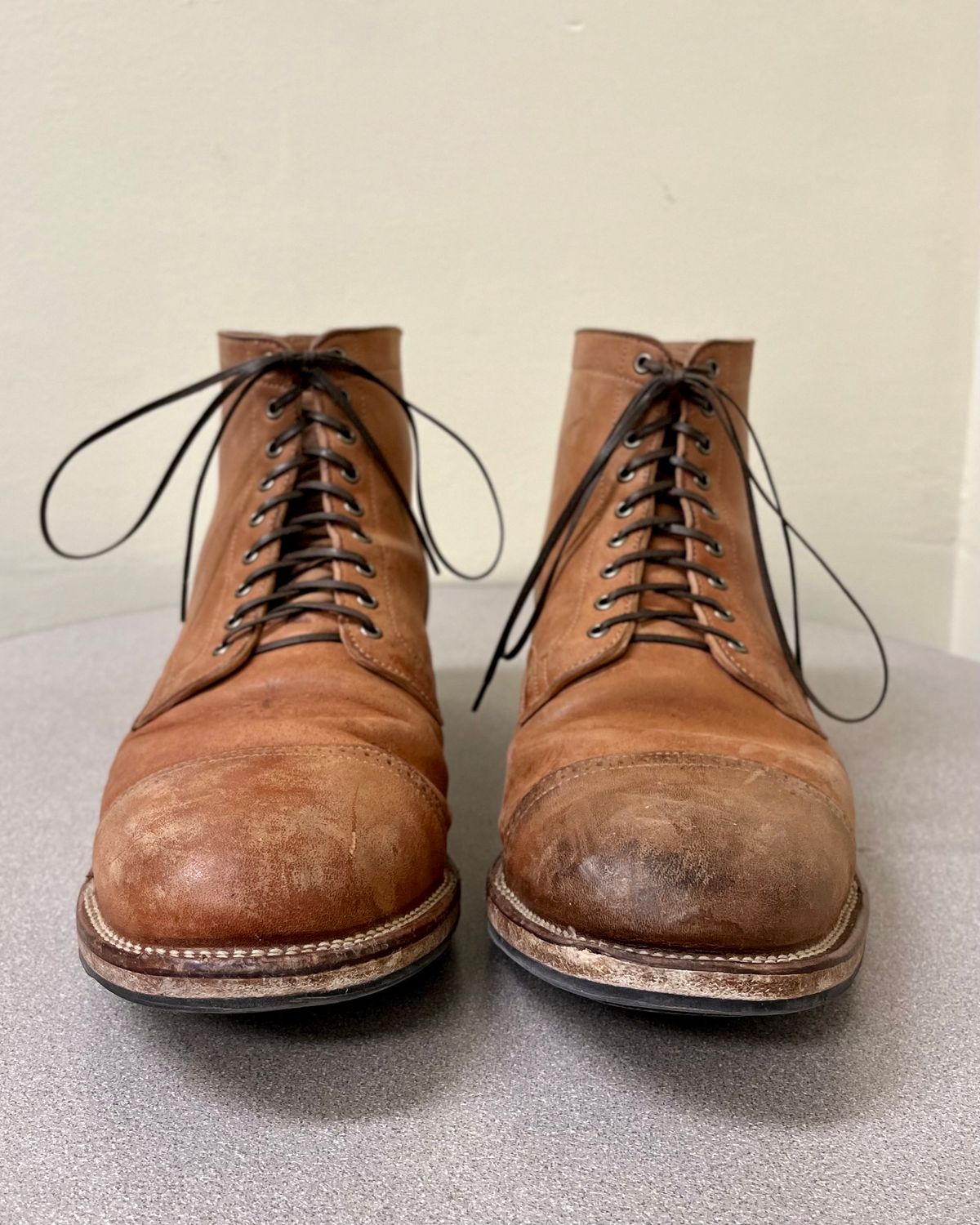Photo by CellBlaster on February 6, 2024 of the Viberg Service Boot BCT in Horween Natural Crust Double Cordovan.