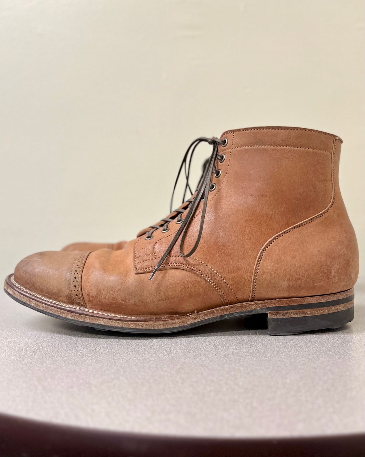 Photo by CellBlaster on February 6, 2024 of the Viberg Service Boot BCT in Horween Natural Crust Double Cordovan.