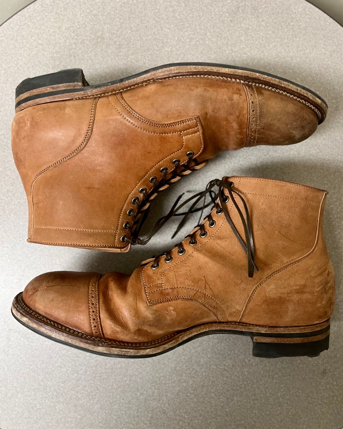 Photo by CellBlaster on February 6, 2024 of the Viberg Service Boot BCT in Horween Natural Crust Double Cordovan.
