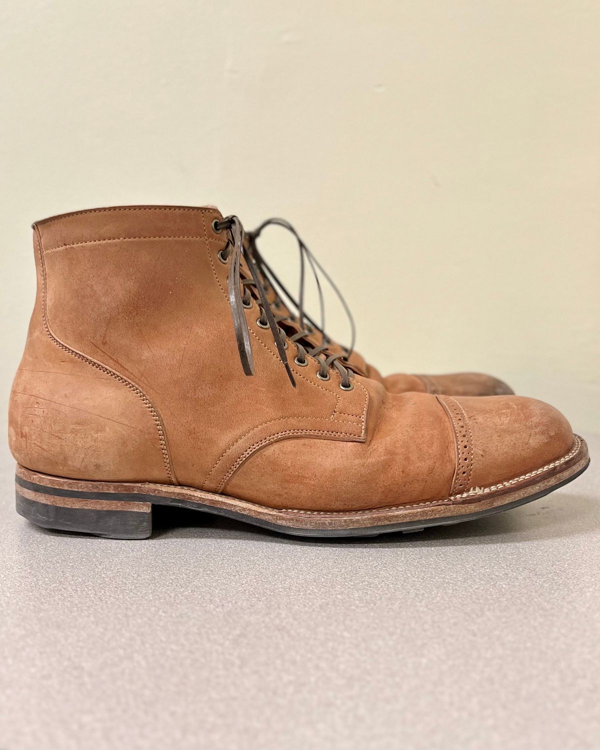 Photo by CellBlaster on February 6, 2024 of the Viberg Service Boot BCT in Horween Natural Crust Double Cordovan.