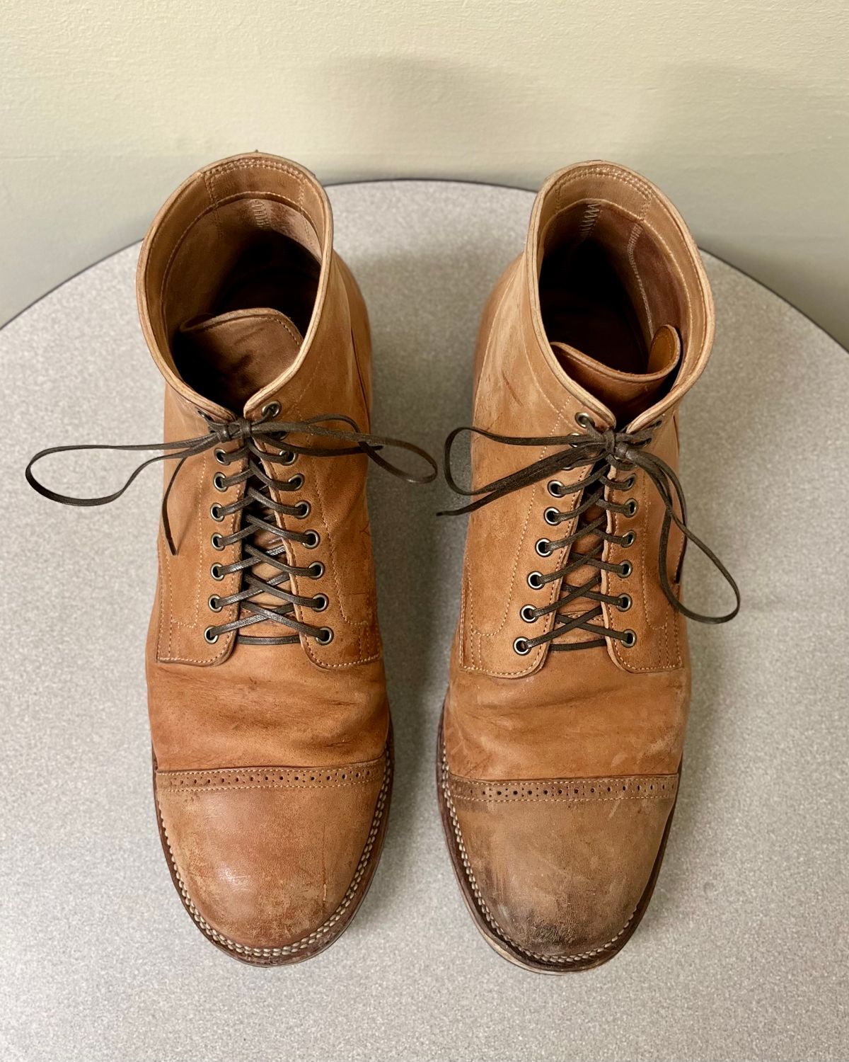 Photo by CellBlaster on February 6, 2024 of the Viberg Service Boot BCT in Horween Natural Crust Double Cordovan.