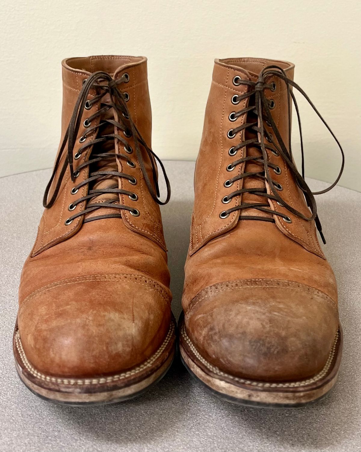 Photo by CellBlaster on March 6, 2024 of the Viberg Service Boot BCT in Horween Natural Crust Double Cordovan.
