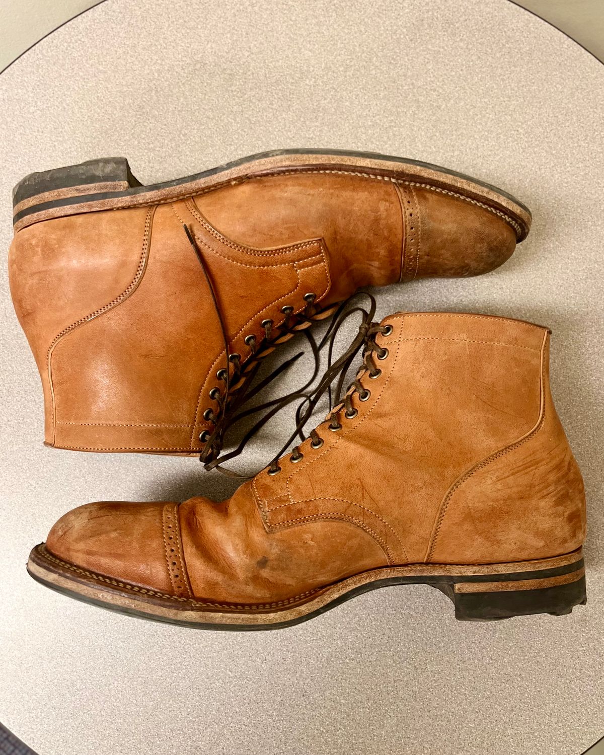 Photo by CellBlaster on March 6, 2024 of the Viberg Service Boot BCT in Horween Natural Crust Double Cordovan.