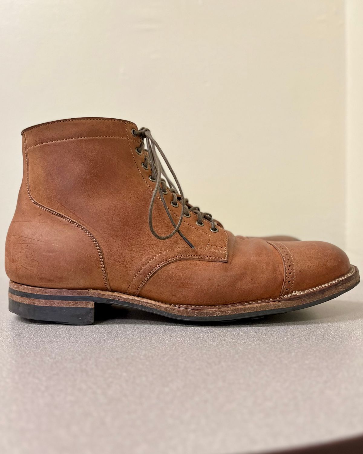 Photo by CellBlaster on April 6, 2024 of the Viberg Service Boot BCT in Horween Natural Crust Double Cordovan.