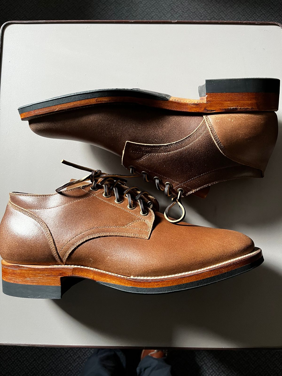 Photo by CellBlaster on December 13, 2022 of the Viberg 145 Oxford in Horween Natural Waxed Flesh.