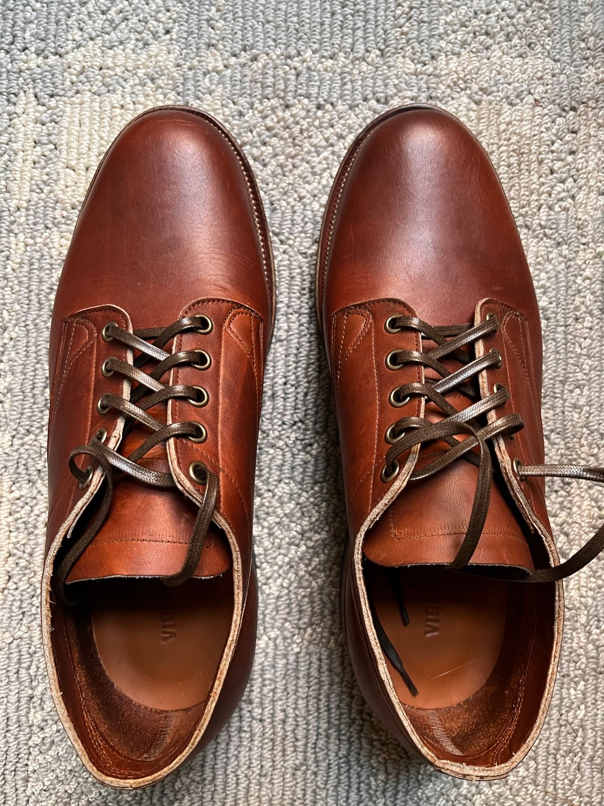 Photo by CellBlaster on November 8, 2022 of the Viberg 145 Oxford in Horween Saddle Tan Chromepak.