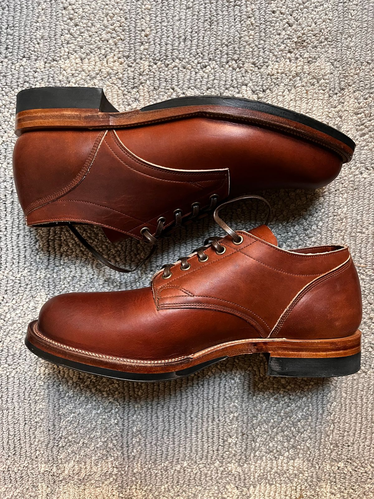 Photo by CellBlaster on November 8, 2022 of the Viberg 145 Oxford in Horween Saddle Tan Chromepak.
