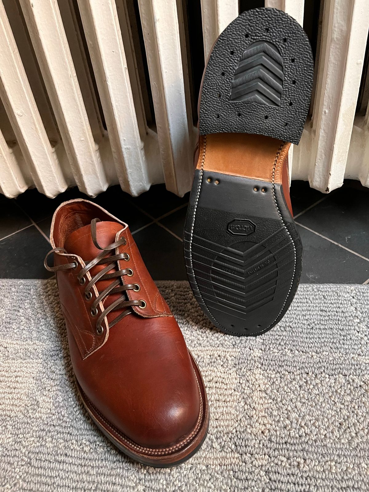 Photo by CellBlaster on November 8, 2022 of the Viberg 145 Oxford in Horween Saddle Tan Chromepak.