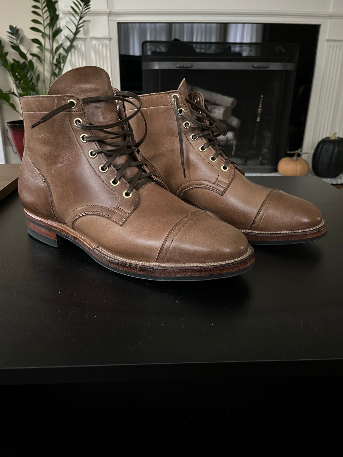 Photo by CellBlaster on September 19, 2022 of the Viberg Service Boot in Horween Natural Chromexcel.