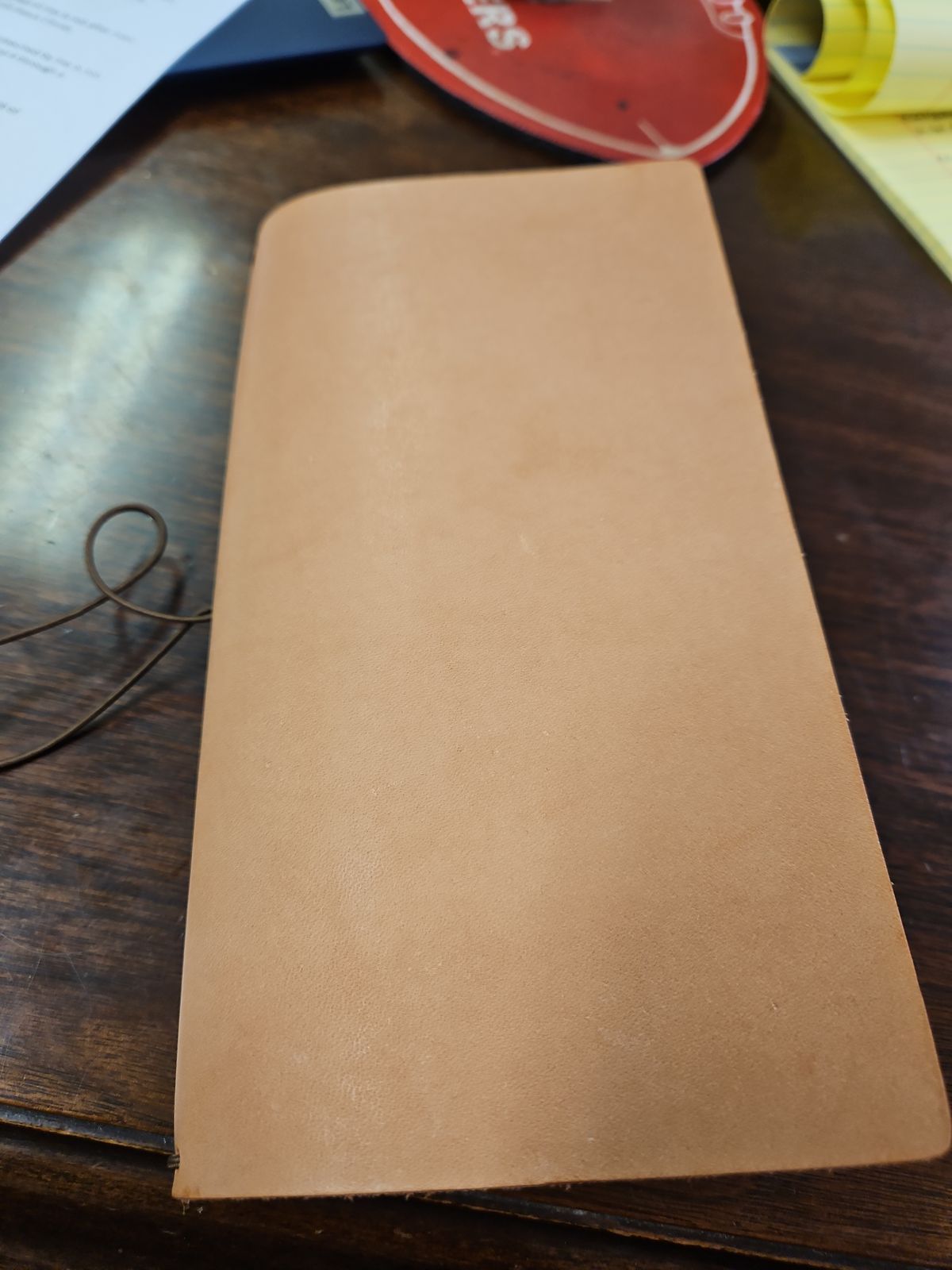 Photo by bro_moc on May 7, 2025 of the Galen Leather Travlers Notebook in Undyed Leather.