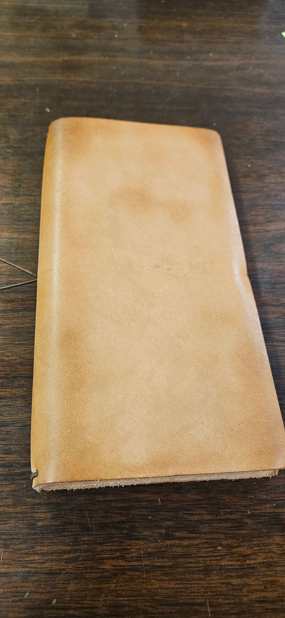 Photo by bro_moc on June 12, 2025 of the Galen Leather Travlers Notebook in Undyed Leather.