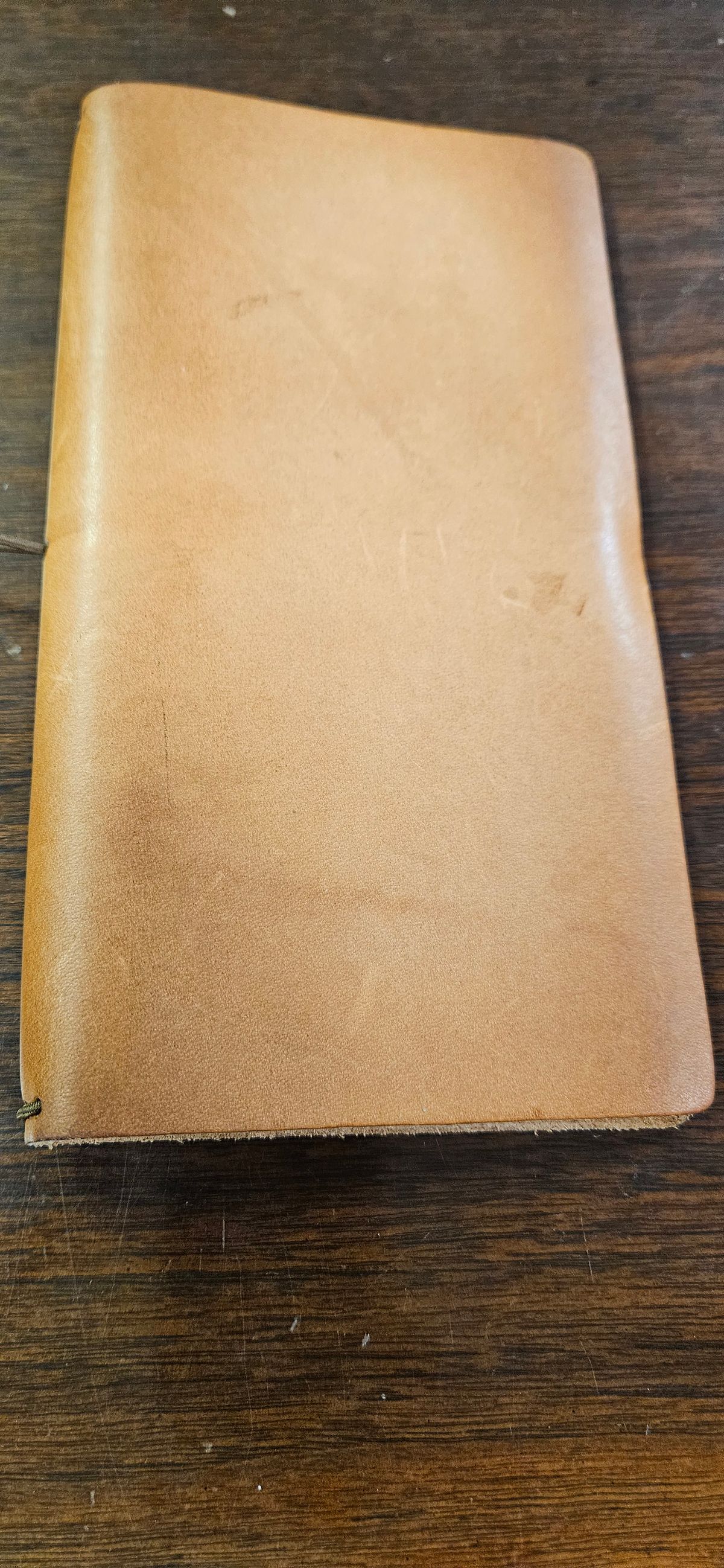 Photo by bro_moc on October 16, 2025 of the Galen Leather Travlers Notebook in Undyed Leather.