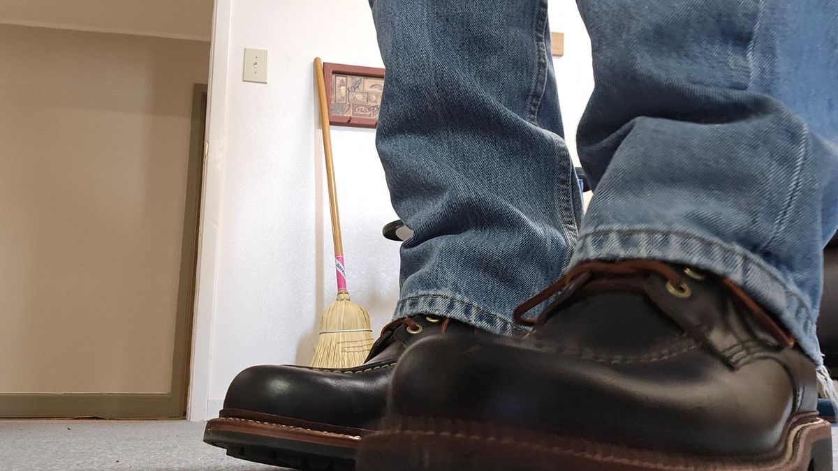 Photo by bro_moc on January 27, 2024 of the Grant Stone Brass Boot in Horween Black Chromexcel.