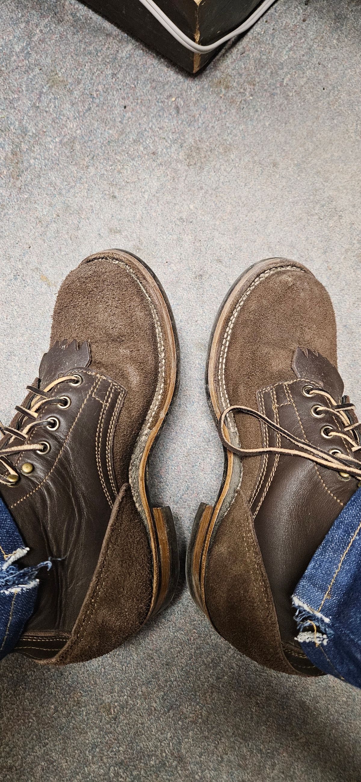 Photo by bro_moc on March 27, 2024 of the Drew's Boots in Brown Roughout.