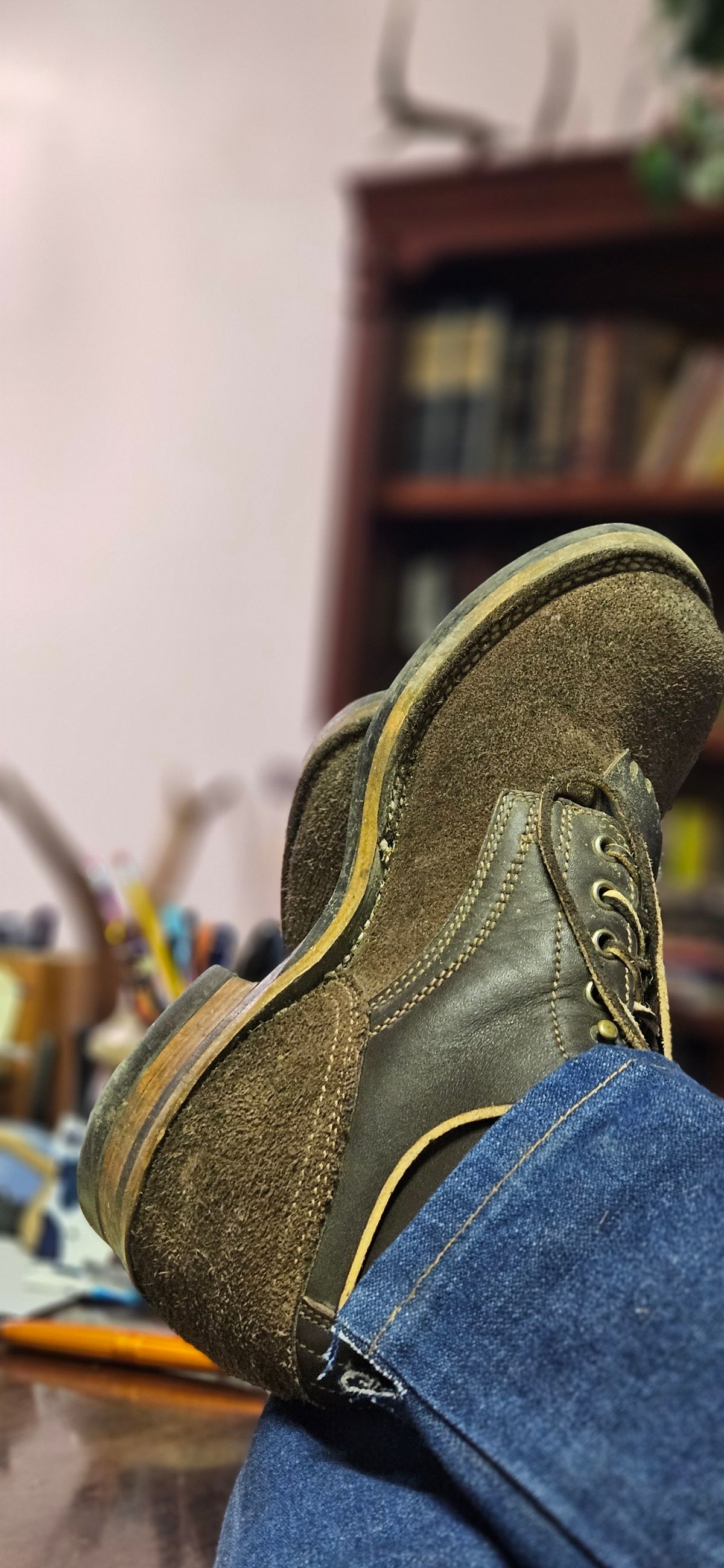 Photo by bro_moc on April 23, 2024 of the Drew's Boots in Brown Roughout.