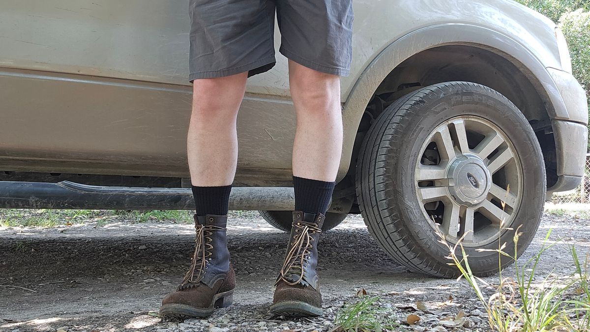 Photo by bro_moc on May 27, 2024 of the Drew's Boots in Brown Roughout.