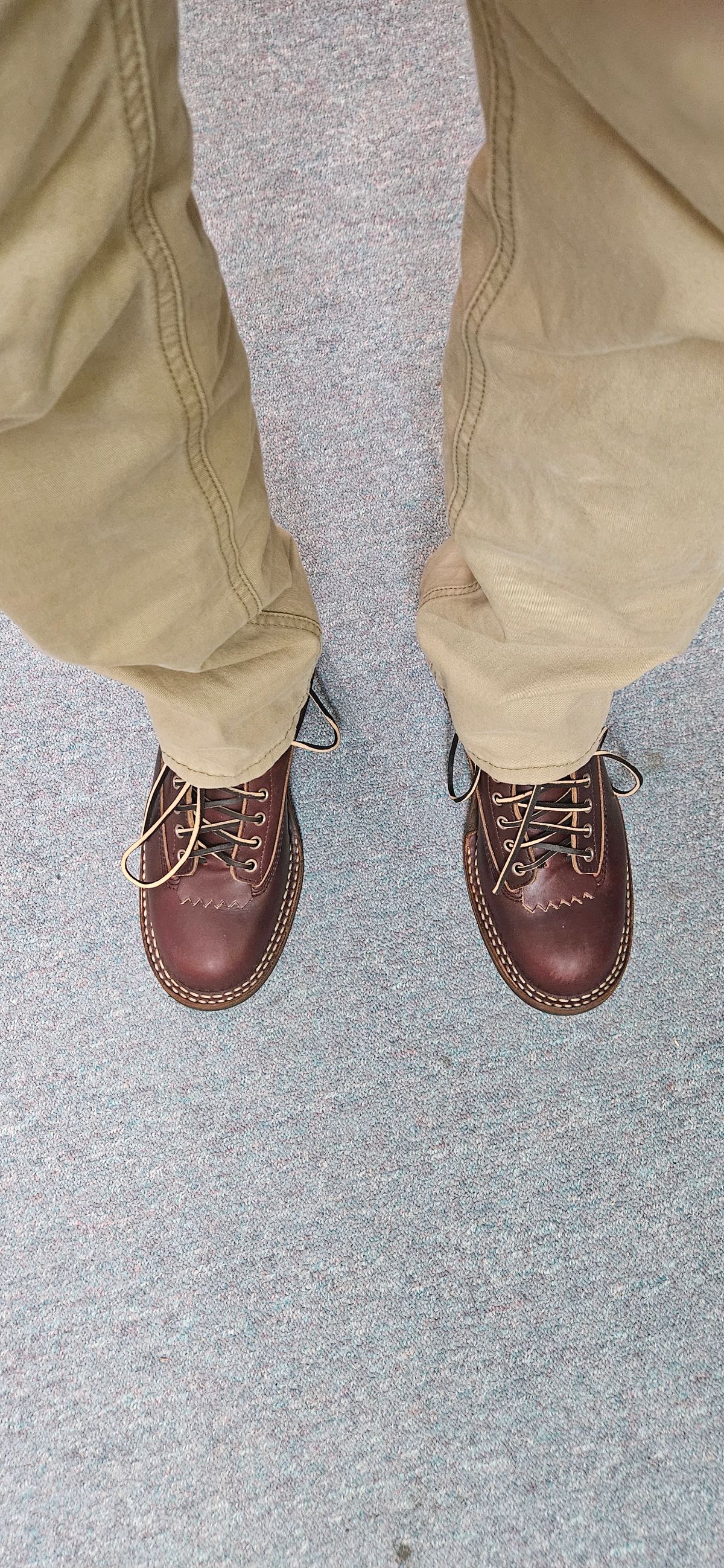 Photo by bro_moc on July 24, 2025 of the White's C350 Cutter in Seidel Burgundy Double Shot.