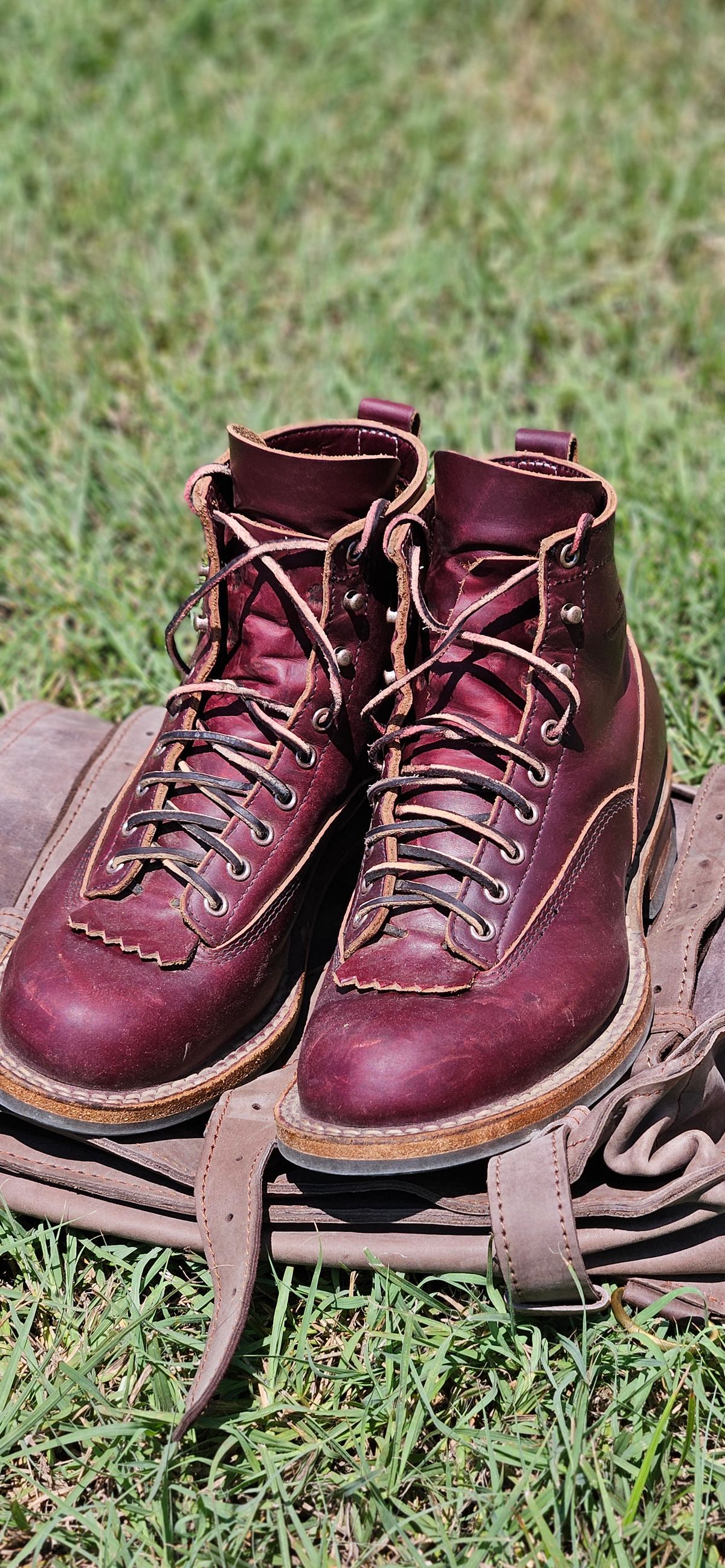 Photo by bro_moc on August 14, 2025 of the White's C350 Cutter in Seidel Burgundy Double Shot.