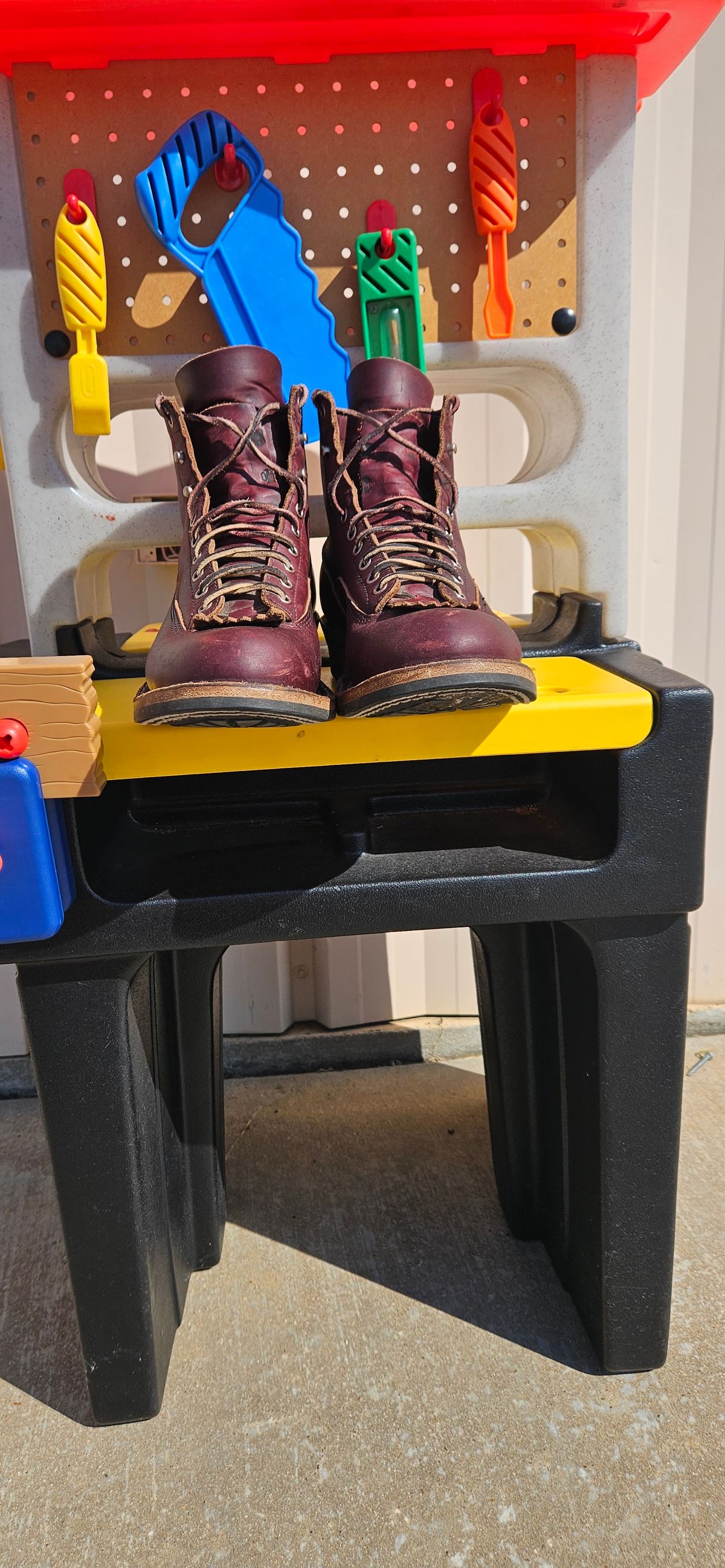 Photo by bro_moc on October 1, 2025 of the White's C350 Cutter in Seidel Burgundy Double Shot.