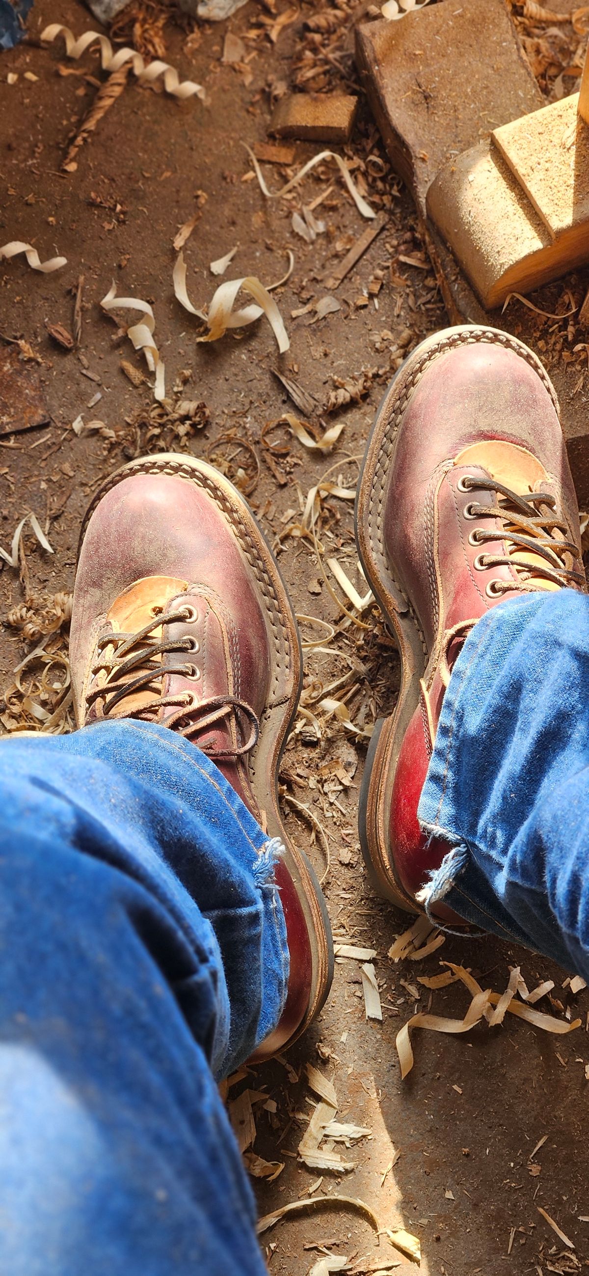 Photo by bro_moc on November 3, 2025 of the White's C350 Cutter in Seidel Burgundy Double Shot.