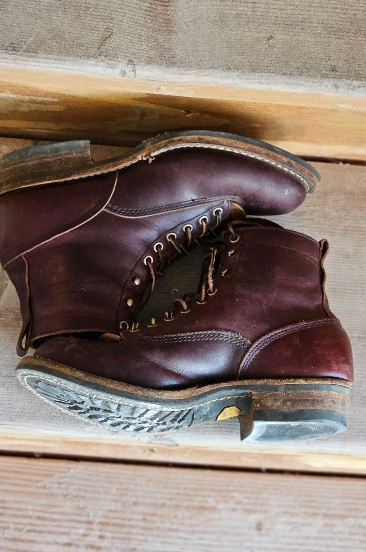 Photo by bro_moc on February 5, 2026 of the White's C350 Cutter in Seidel Burgundy Double Shot.