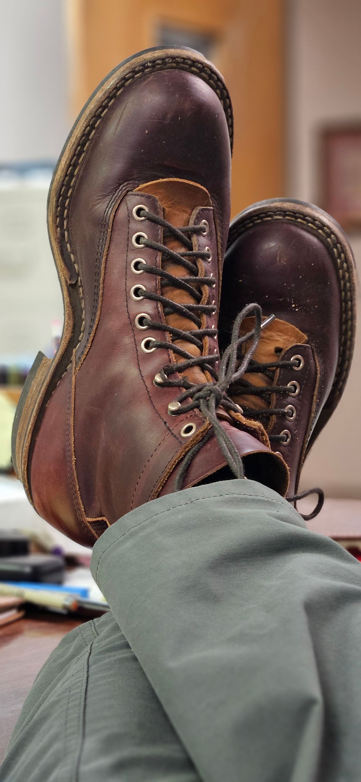 Photo by bro_moc on March 4, 2026 of the White's C350 Cutter in Seidel Burgundy Double Shot.