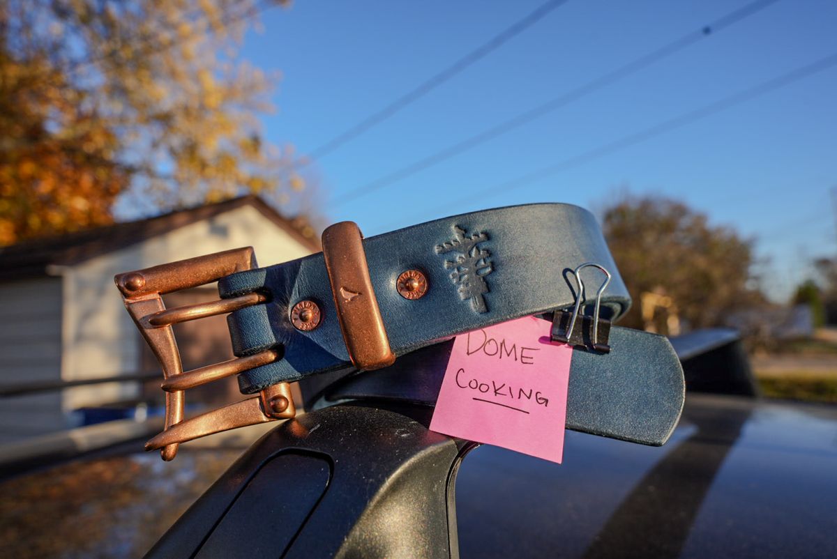 Photo by QuietRabbit on November 5, 2025 of the Pigeon tree Crafting Indigo Dyed Double Prong Belt With Copper Hardware in Indigo Dyed Veg Tan.