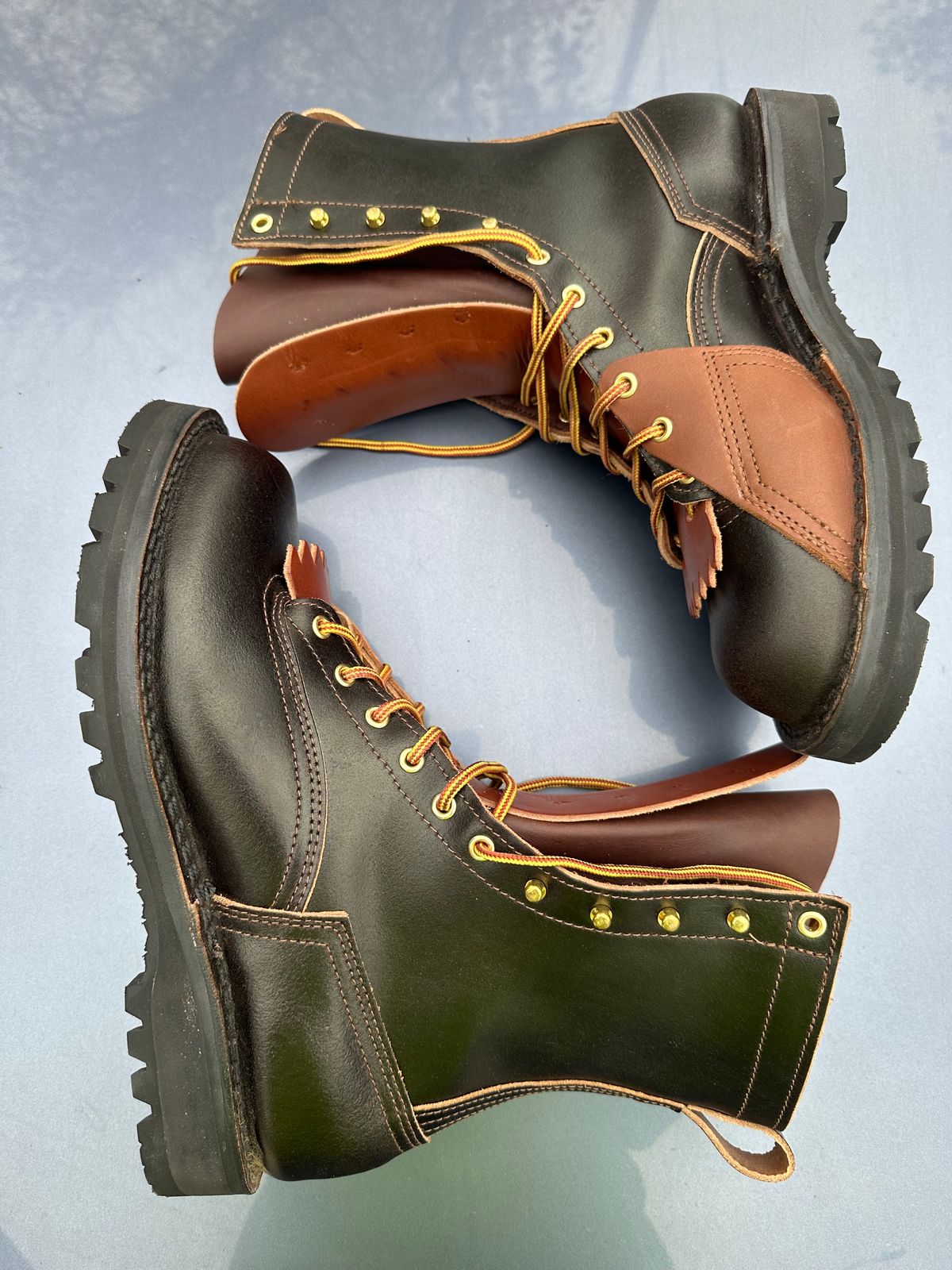 Photo by SiegePerilous. on November 2, 2023 of the Nicks x Rose Anvil ND3 in Horween Brown Waxed Flesh.