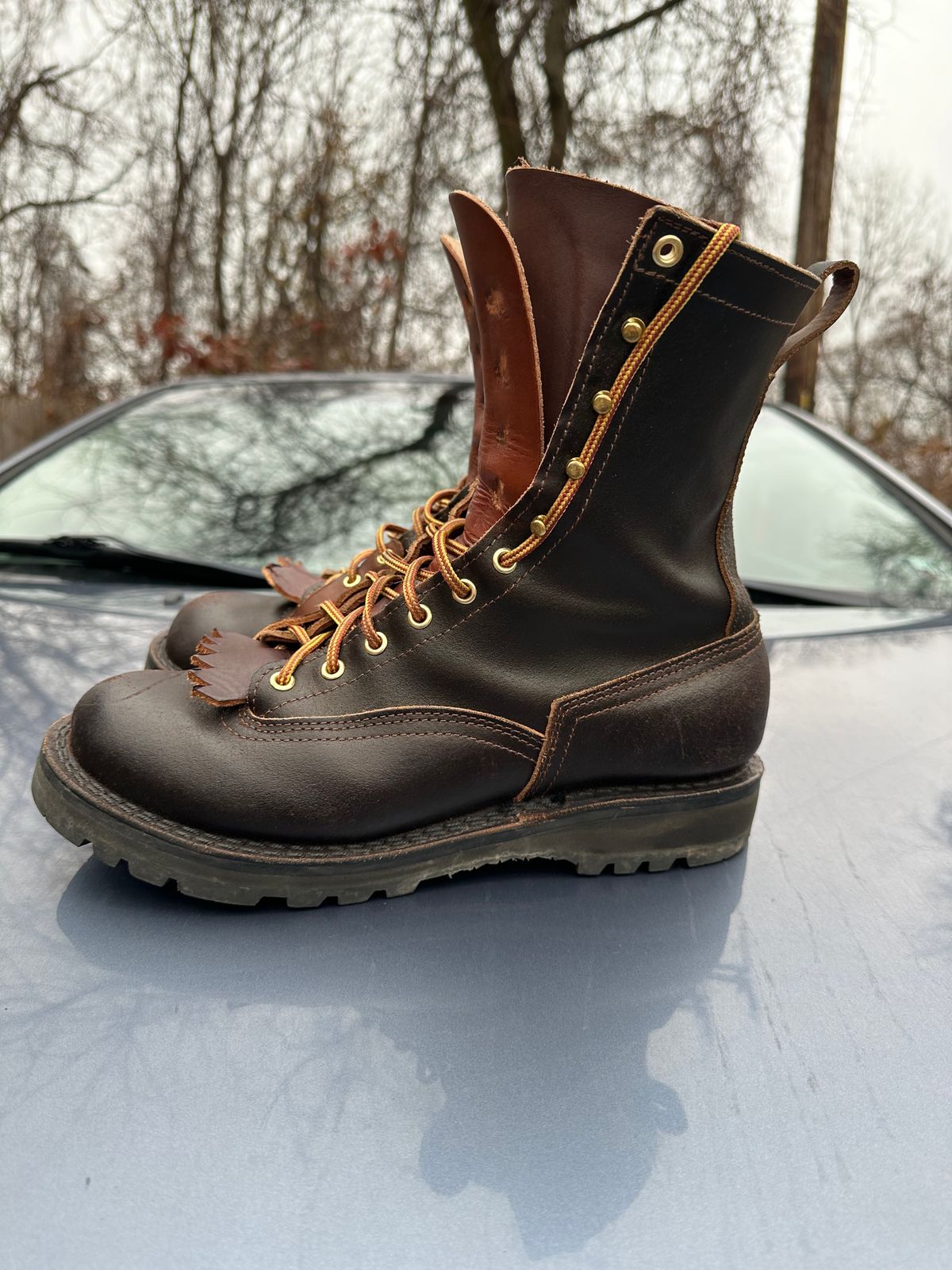 Photo by SiegePerilous. on December 3, 2023 of the Nicks x Rose Anvil ND3 in Horween Brown Waxed Flesh.