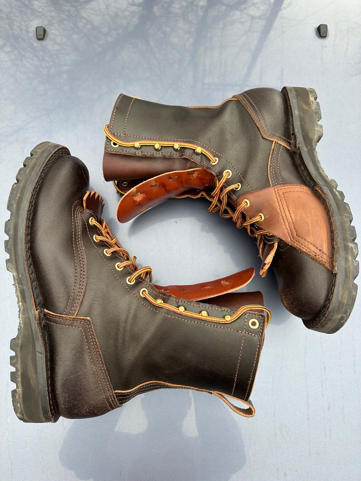 Photo by SiegePerilous. on December 3, 2023 of the Nicks x Rose Anvil ND3 in Horween Brown Waxed Flesh.