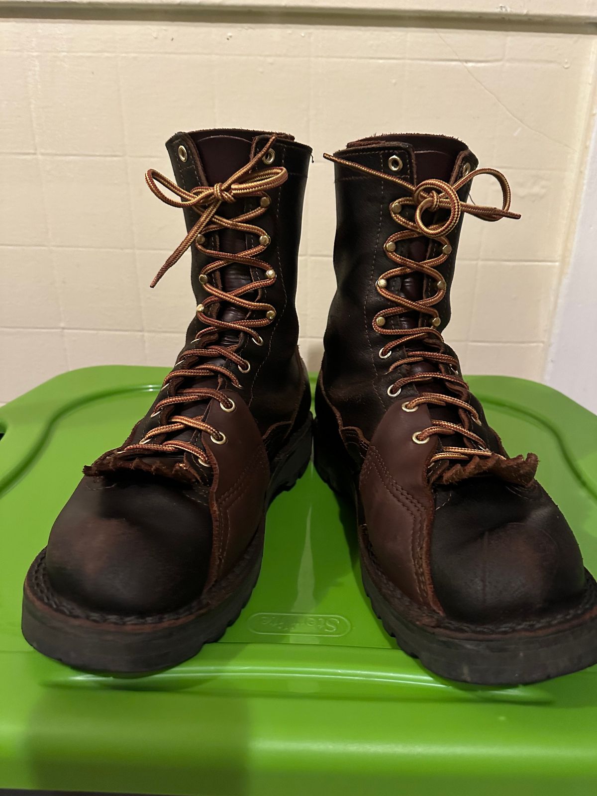Photo by SiegePerilous. on March 5, 2024 of the Nicks x Rose Anvil ND3 in Horween Brown Waxed Flesh.