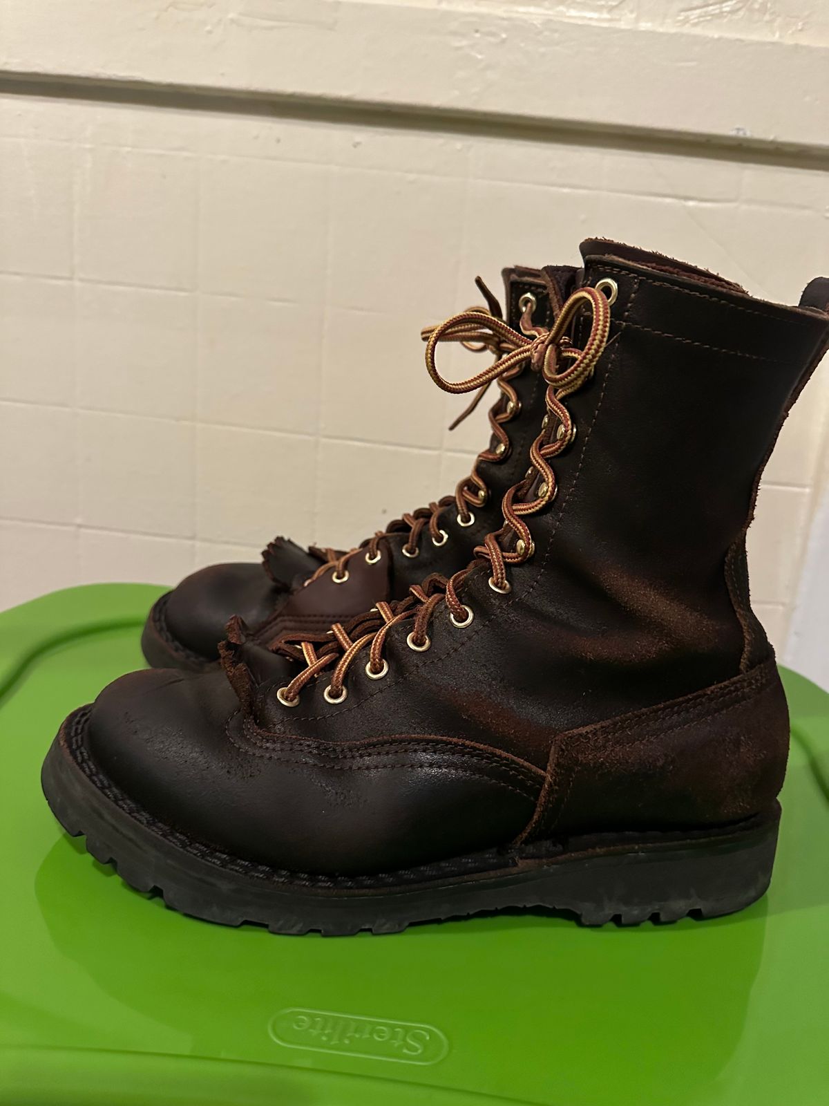 Photo by SiegePerilous. on March 5, 2024 of the Nicks x Rose Anvil ND3 in Horween Brown Waxed Flesh.