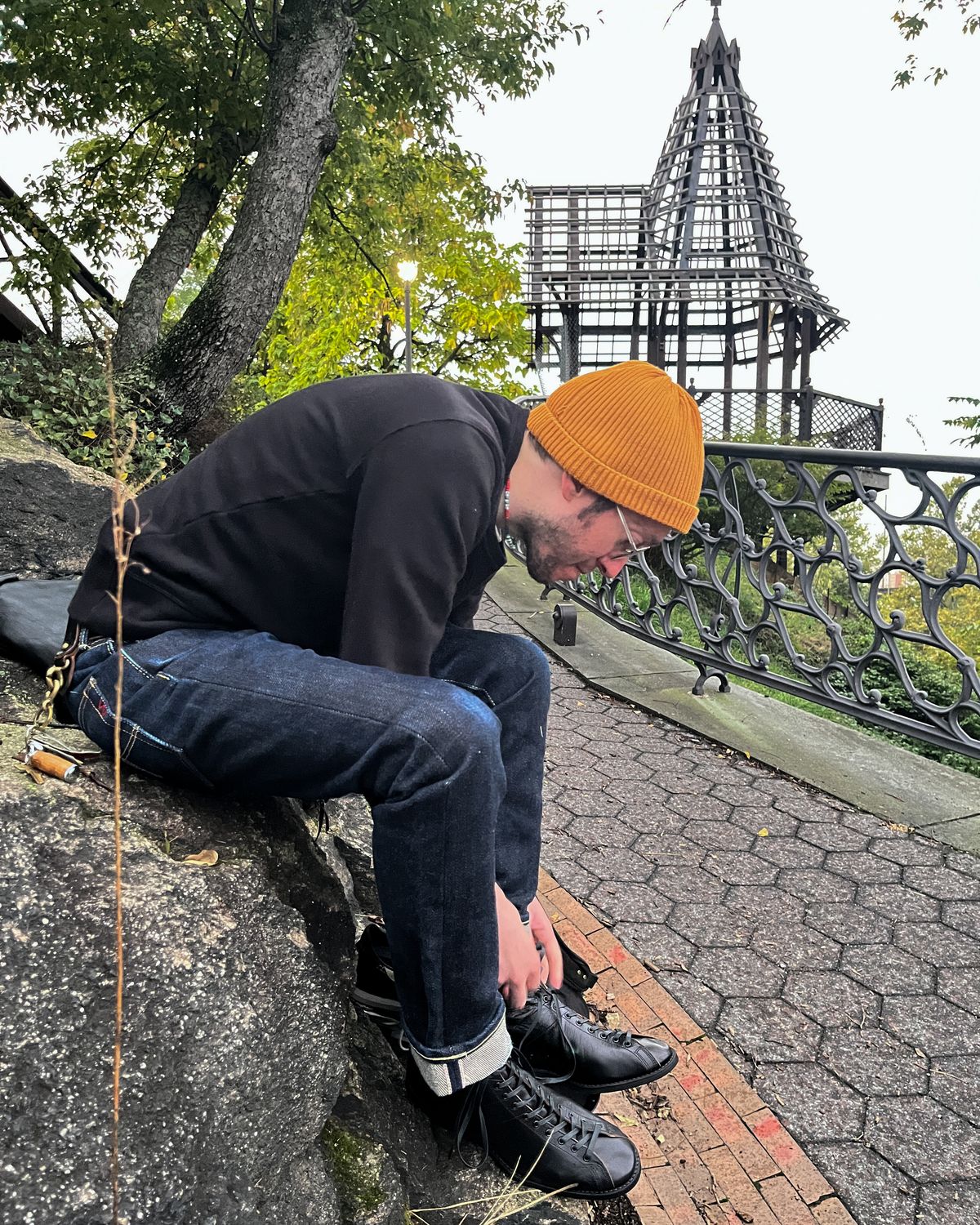 Photo by BoozeHero on October 6, 2022 of the Clinch Mast Trainer in Black Horsehide.