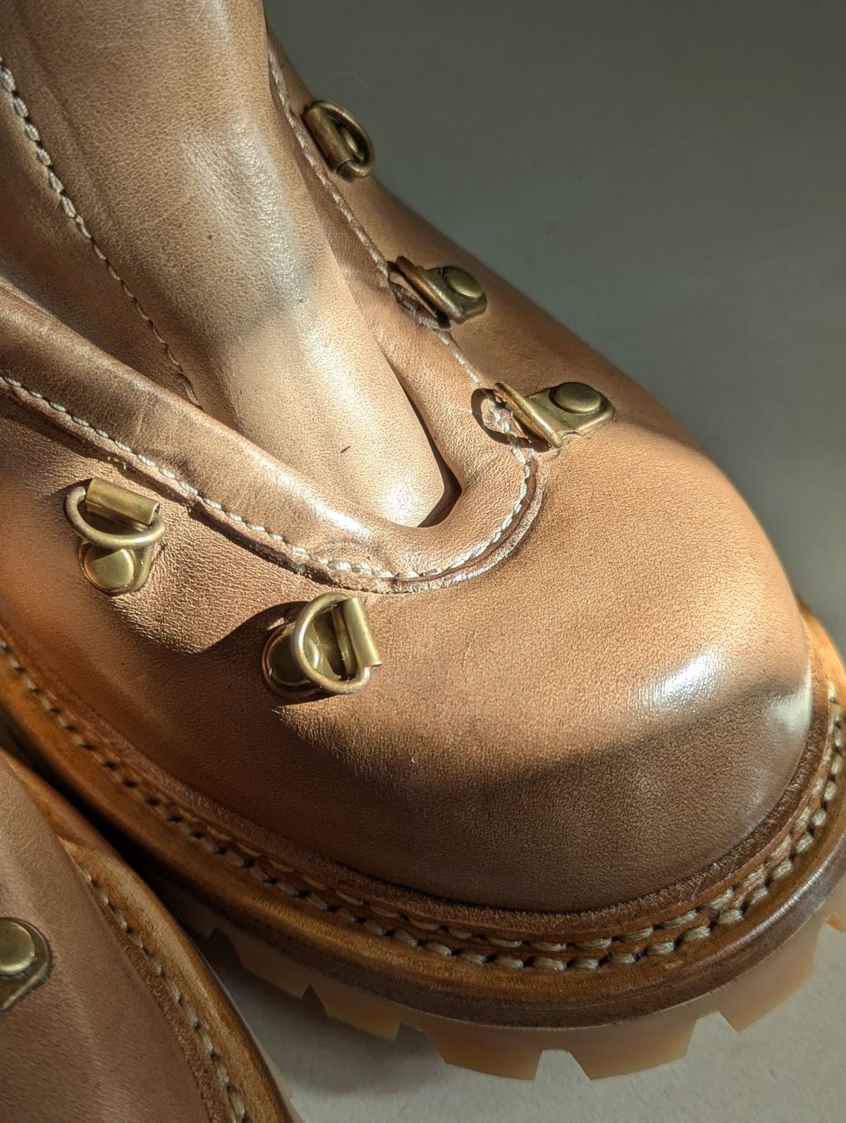 Photo by User1 on July 5, 2025 of the Master Zuo Custom Model in Horween Natural Chromexcel.