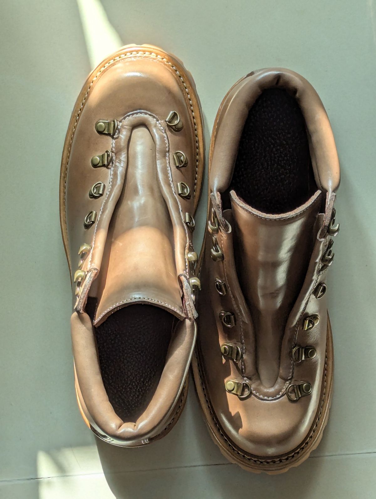 Photo by User1 on July 5, 2025 of the Master Zuo Custom Model in Horween Natural Chromexcel.