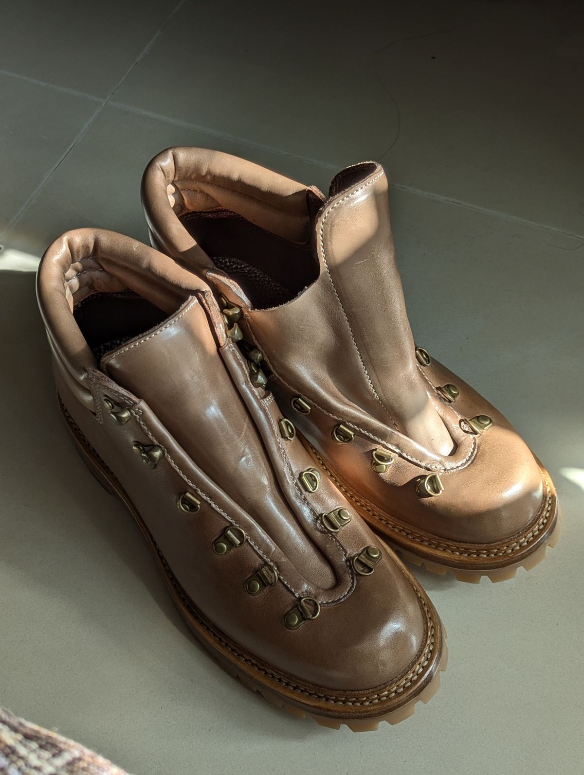 Photo by User1 on July 5, 2025 of the Master Zuo Custom Model in Horween Natural Chromexcel.
