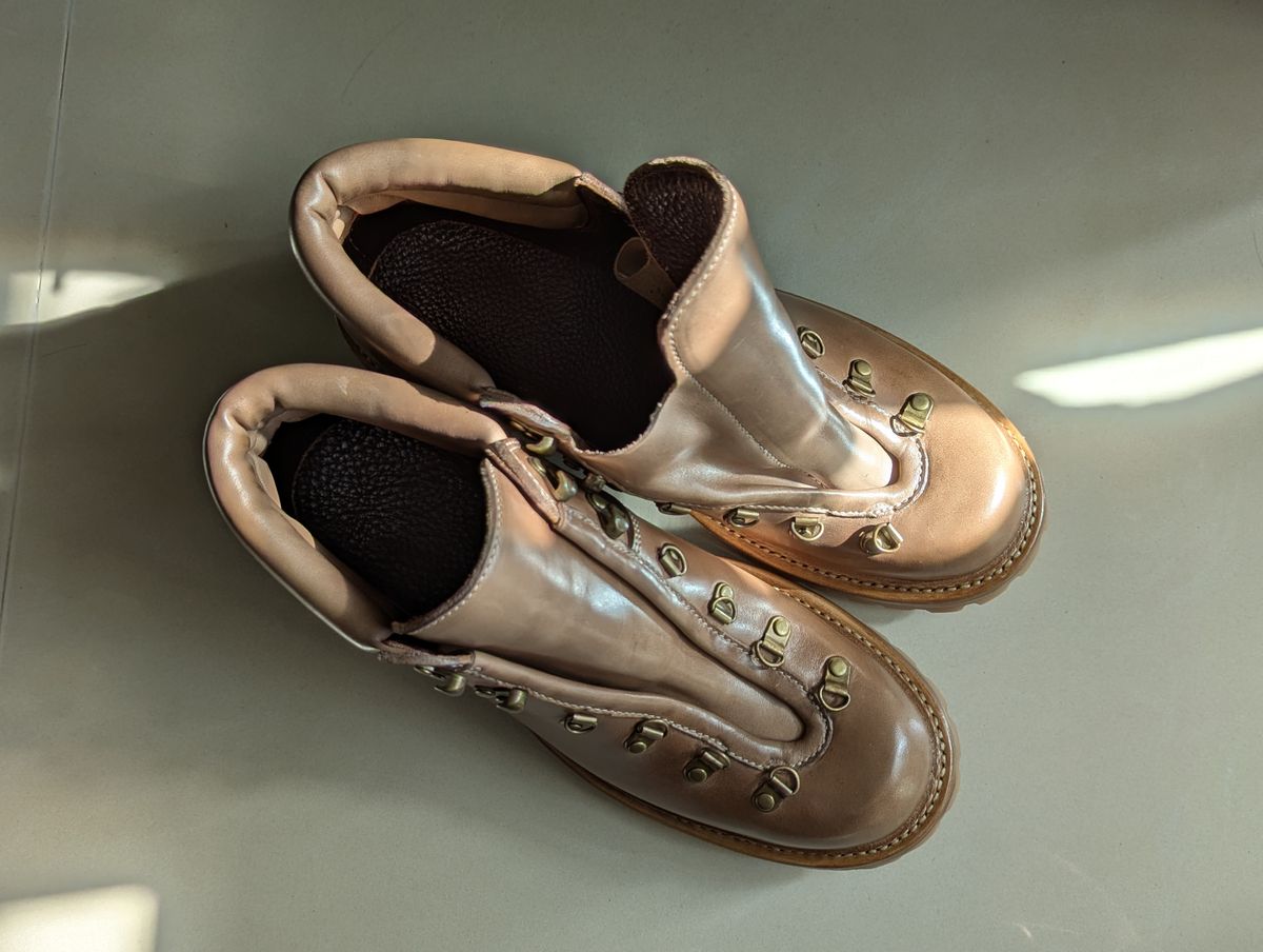 Photo by User1 on July 5, 2025 of the Master Zuo Custom Model in Horween Natural Chromexcel.