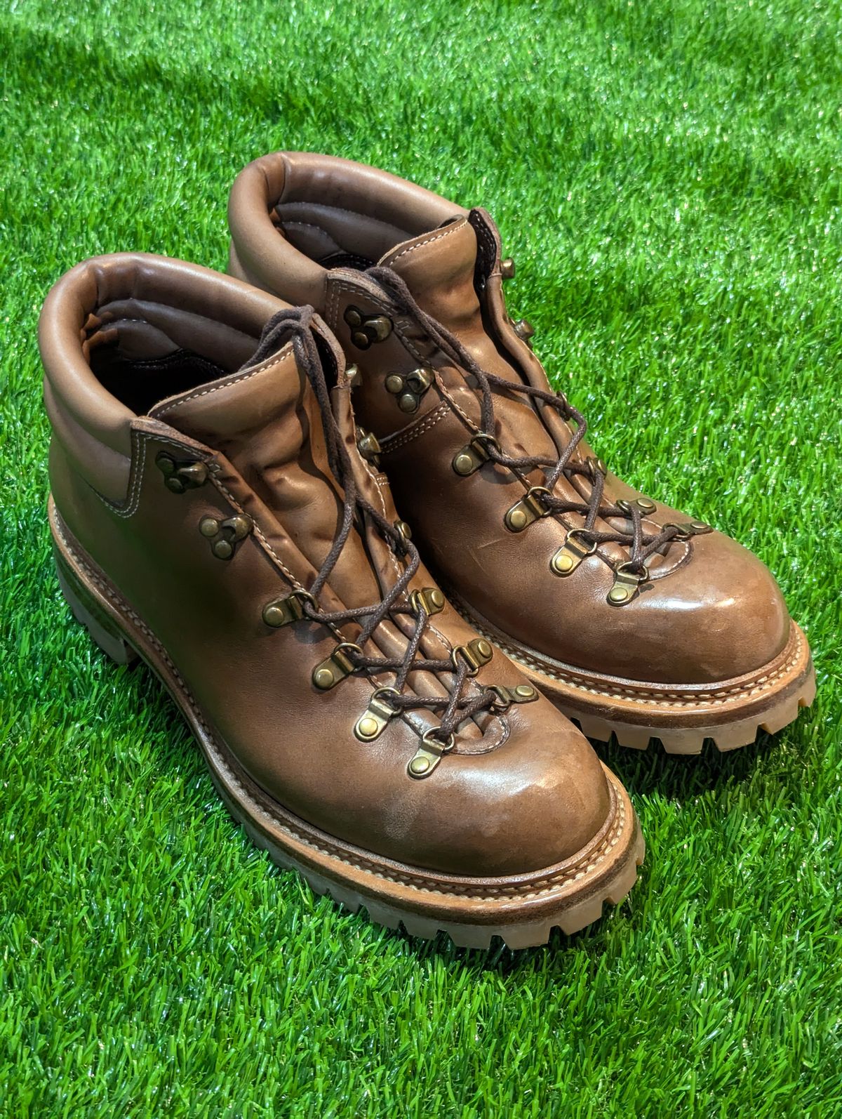 Photo by User1 on October 31, 2025 of the Master Zuo Custom Model in Horween Natural Chromexcel.