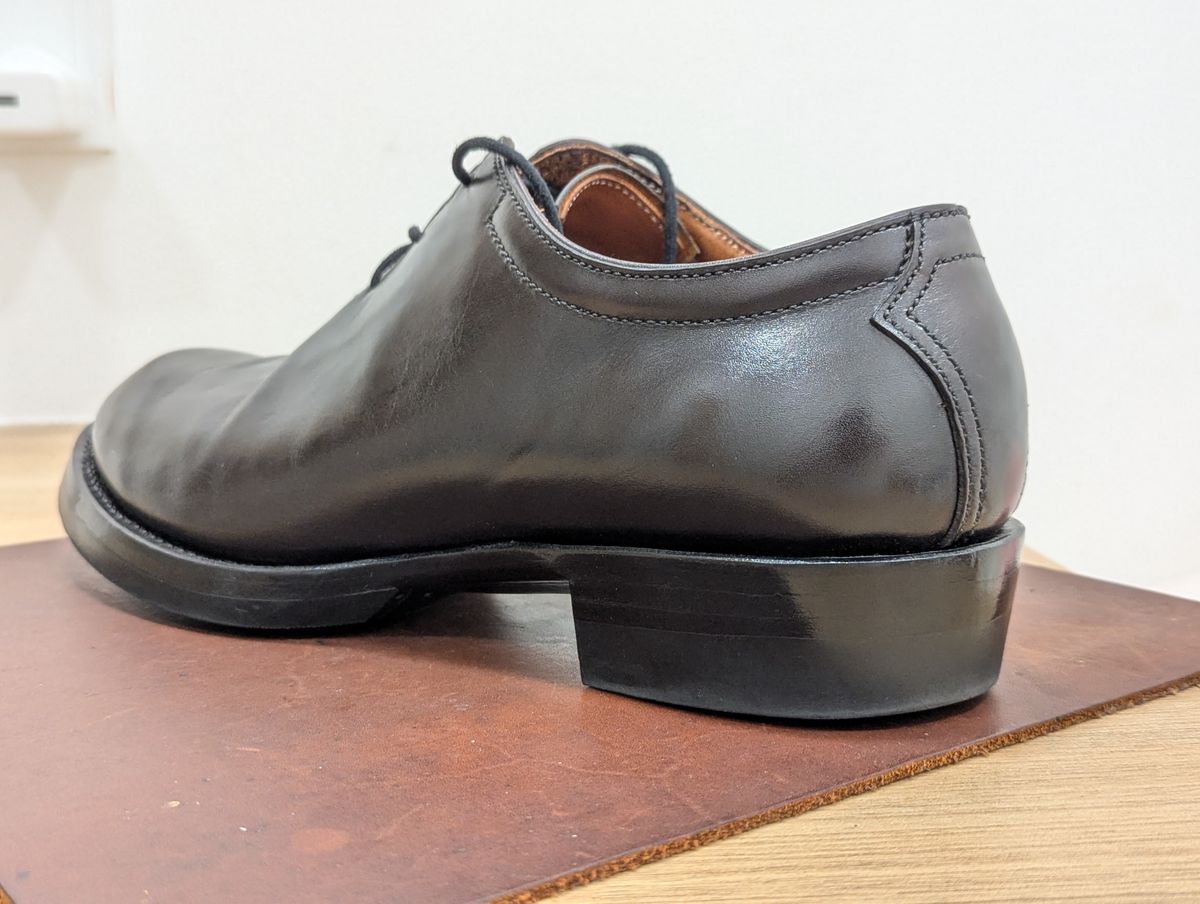 Photo by User1 on November 25, 2024 of the Master Zuo Custom Model in Hand-dyed Black Chrome Tan.