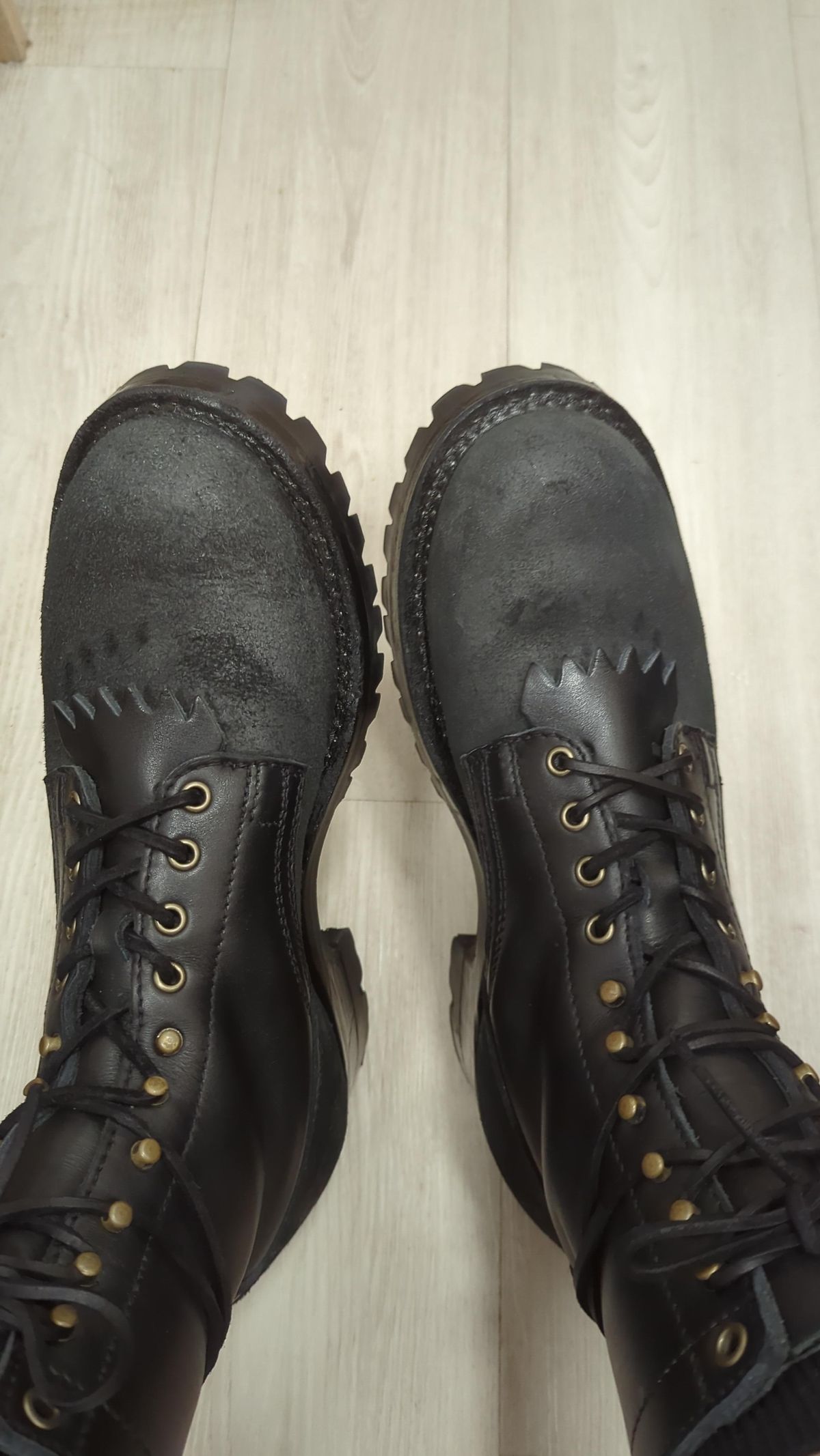 Photo by User1 on June 13, 2025 of the Drew's Boots 8-Inch Logger in Black Smooth & Black Roughout.