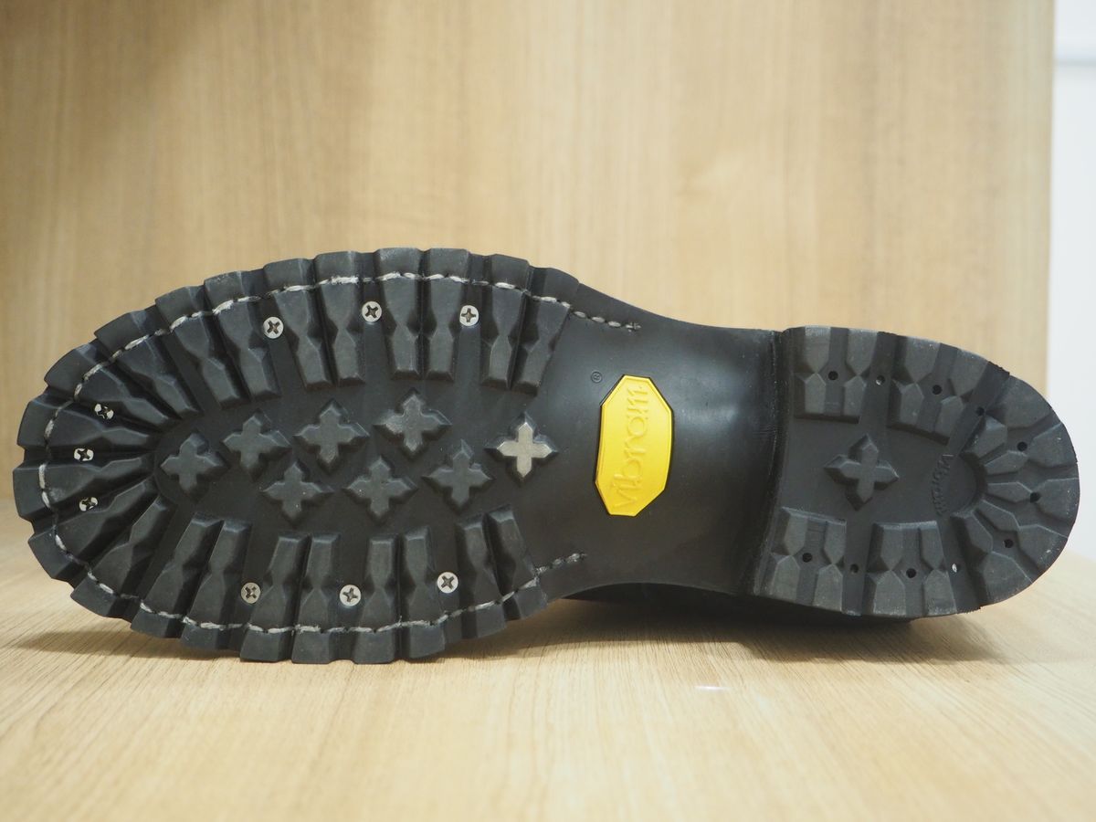 Photo by User1 on March 26, 2024 of the Drew's Boots 8-Inch Logger in Black Smooth & Black Roughout.