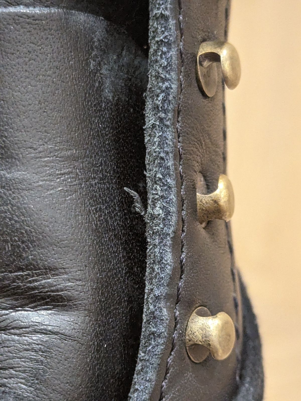Photo by User1 on March 26, 2024 of the Drew's Boots 8-Inch Logger in Black Smooth & Black Roughout.